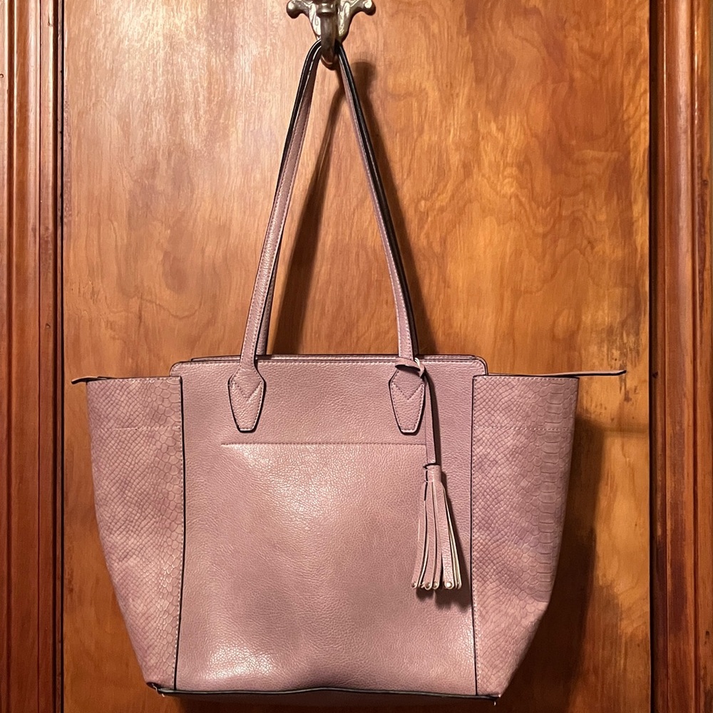 Mauve Lily & Ivy tote bag including tassel, charms